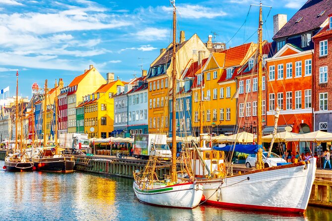 2-Hour Walking Introduction to Copenhagen and its Main Sights - City Hall Square and the old center