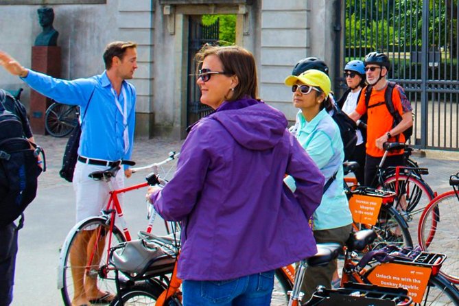 3-hour Copenhagen City Highlights Bike Tour - Group size, traffic, and rider confidence