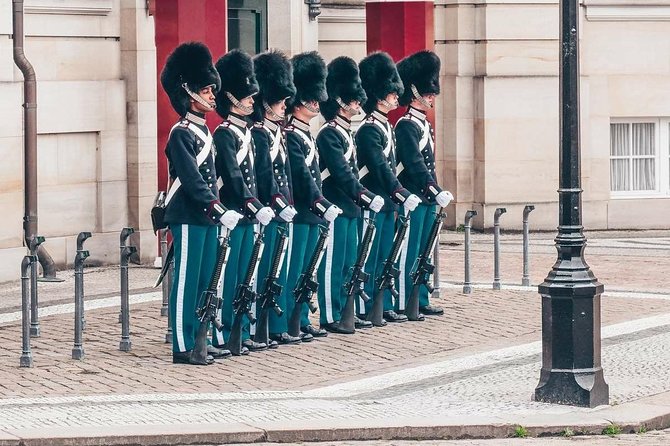 3-Hour Private Copenhagen Tour - Amalienborg and the changing guards
