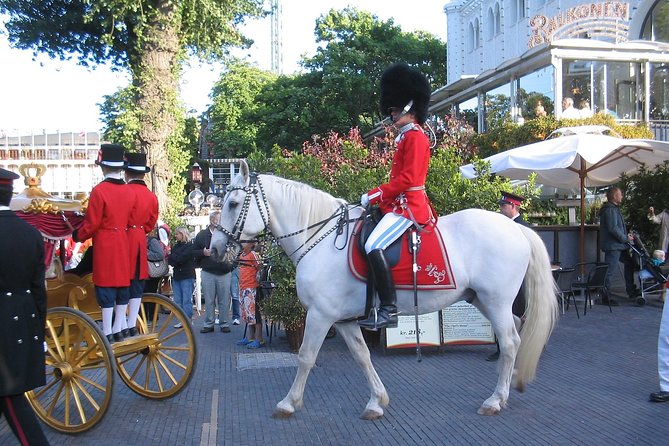 3h walking tour, small group max 10 people Copenhagen - Starting at Fiolstræde 42