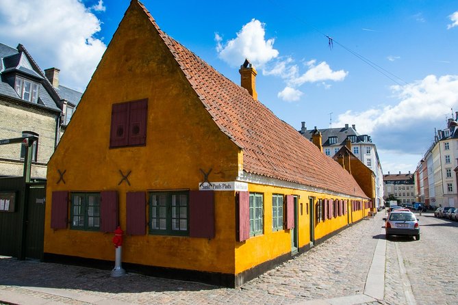 3h walking tour, small group max 10 people Copenhagen - Amagertorv and the old pedestrian center