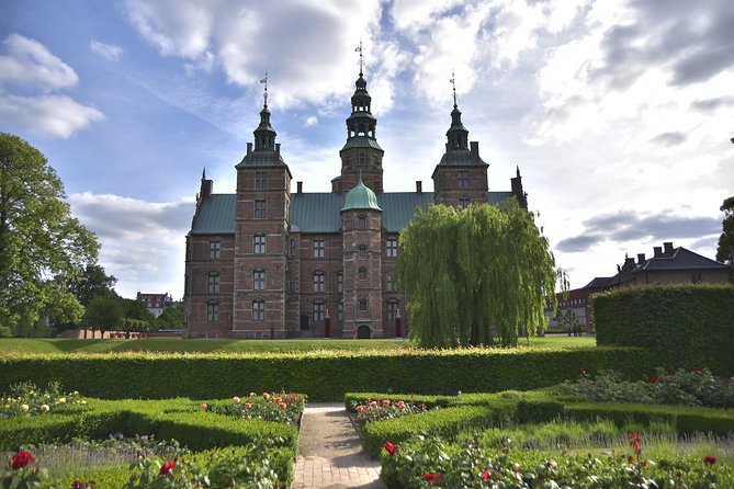 3h walking tour, small group max 10 people Copenhagen - Amalienborg and royal Copenhagen