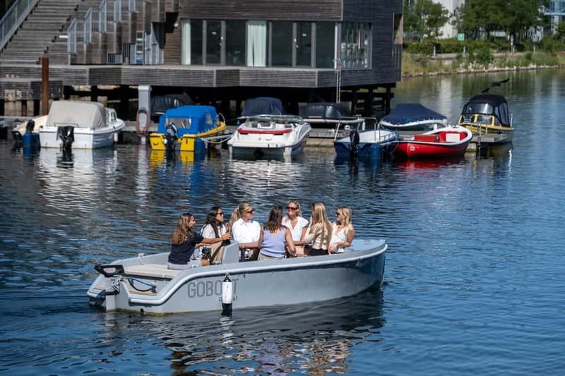 Copenhagen: 1 or 2-Hour Canal Tour in Silent Electric Boats - The captain and the social atmosphere