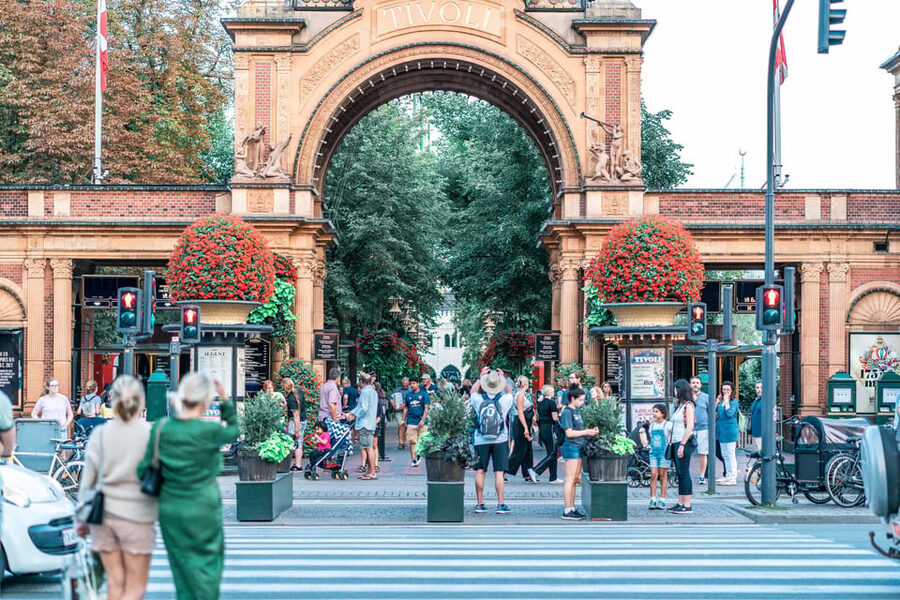 Copenhagen: 2-hour Old Town Private Walking Tour - Starting at Rådhuspladsen and City Hall