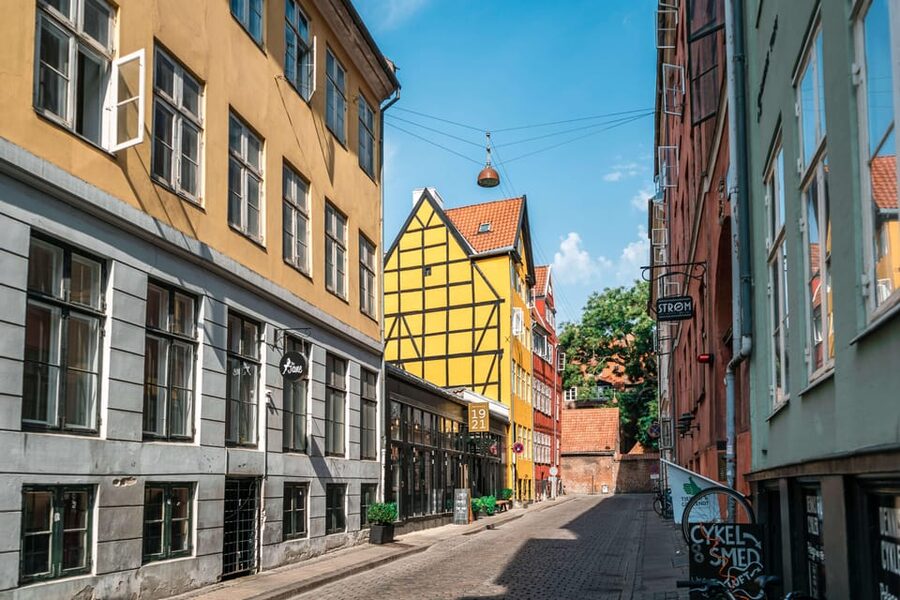 Copenhagen: 2-hour Old Town Private Walking Tour - A botanical garden stop and a change of pace