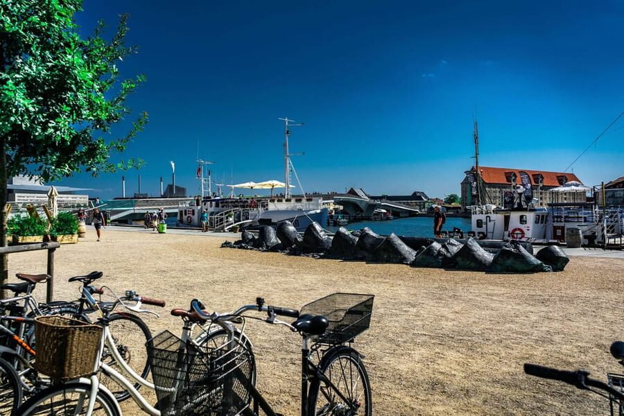 Copenhagen: 3-hour Private Guided Bike Tour - Nyhavn and a proper pause at a local café