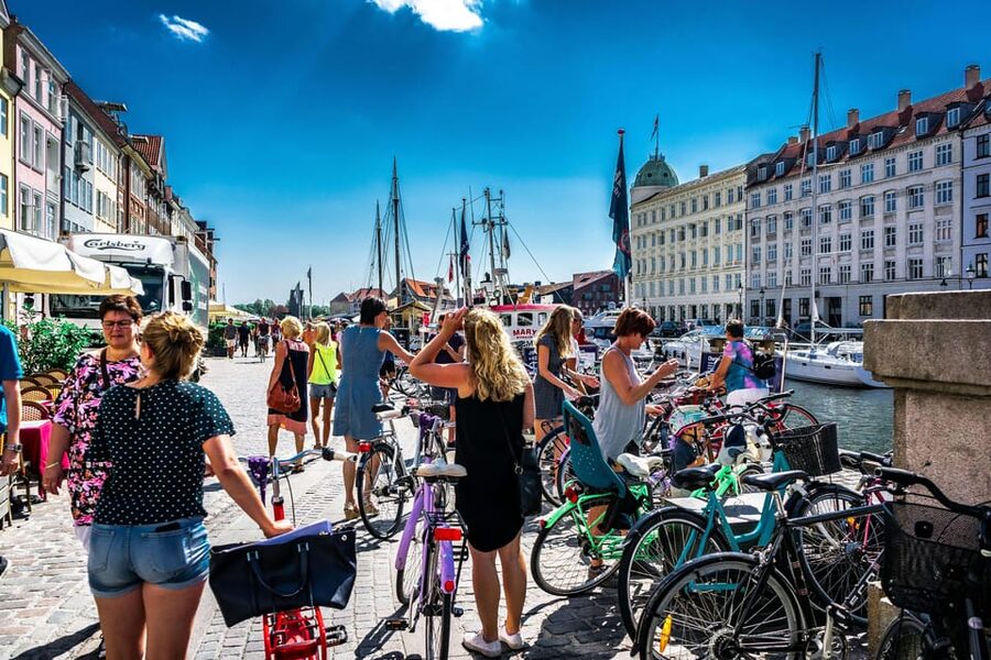 Copenhagen: 3-hour Private Guided Bike Tour - Christianshavn, Christiania, and the Snake Bridge