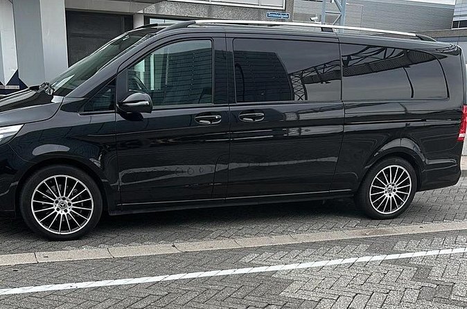 Copenhagen Airport Transfer Service | English Speaking Driver - Who should book this transfer?