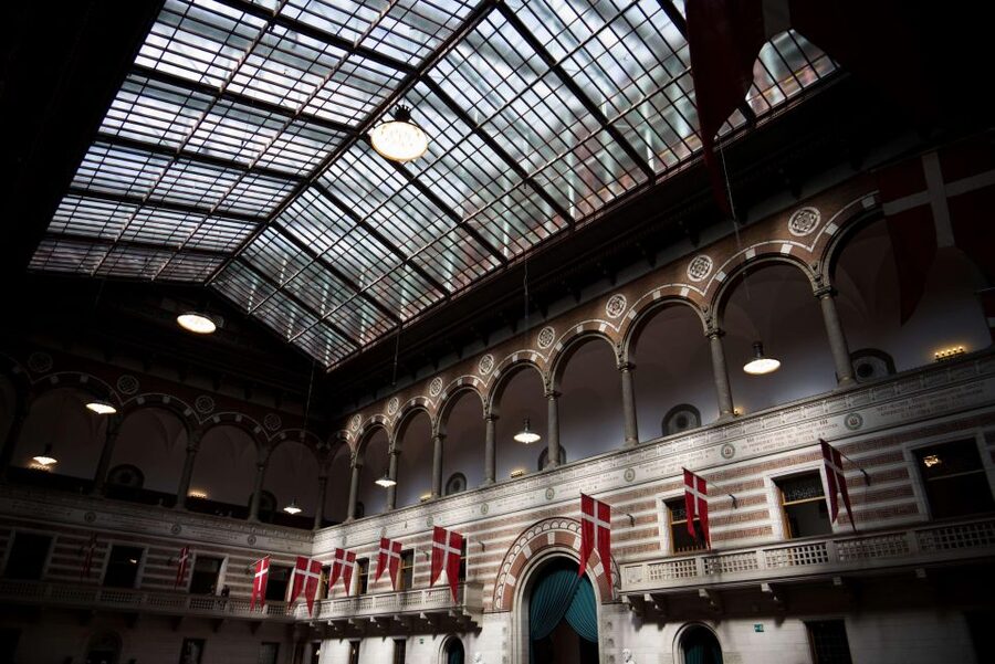 Copenhagen: Canal Boat Cruise & Old Town/Nyhavn Walking Tour - Who should book this Copenhagen tour?
