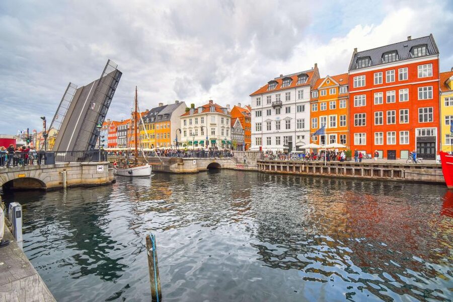 Copenhagen: Canal Boat Cruise & Old Town/Nyhavn Walking Tour - Nyhavn: a colorful finish to the walk