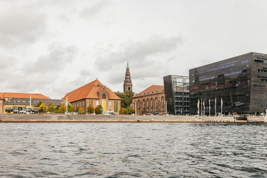 Copenhagen: Canal Cruise with Guide - Ved Stranden and Christiansborg Palace