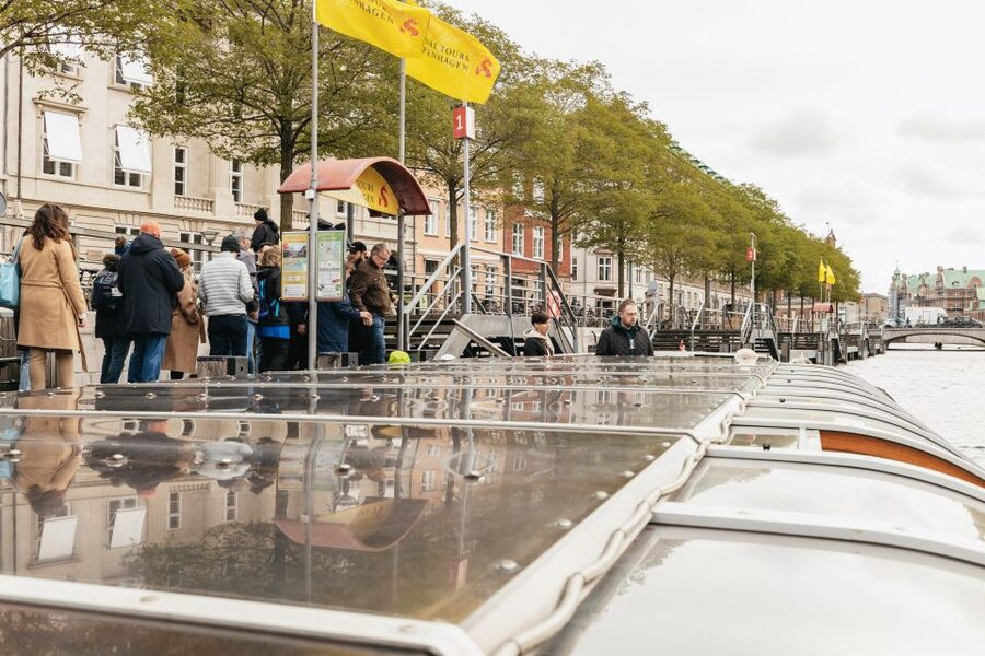 Copenhagen: Canal Cruise with Guide - Amalienborg and the royal waterfront