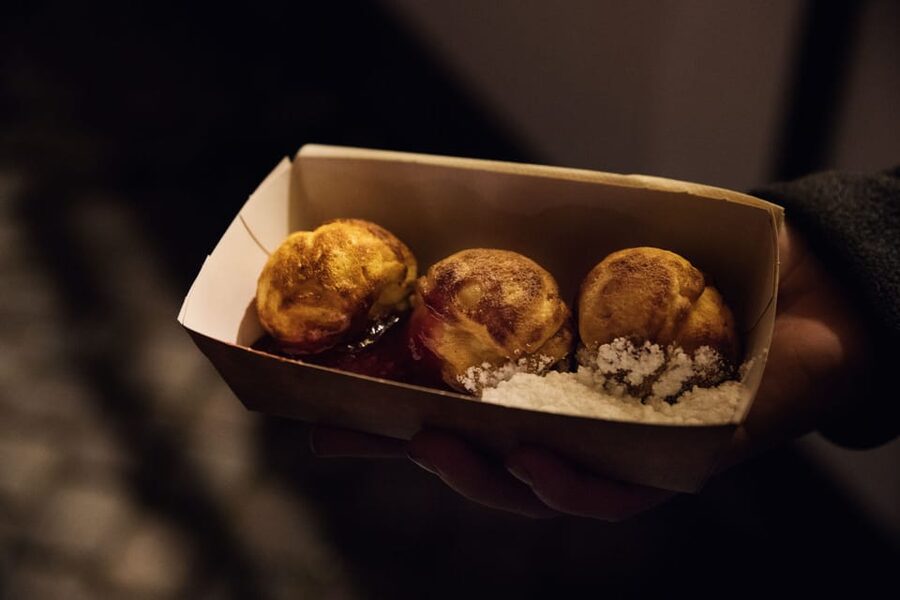 Copenhagen: Christmas Walking Tour with Treats and Drinks - The gift game at the Taphouse