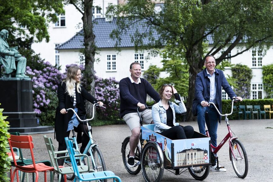 Copenhagen: City Highlights Guided Bike Tour - Royal Castle and Copenhagen’s grand center