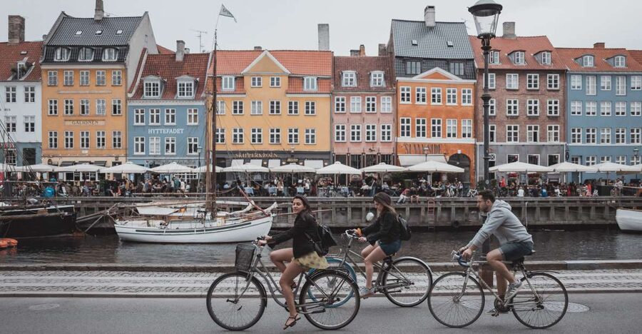 Copenhagen: Express Walk with a Local in 60 minutes - From City Hall into the old center