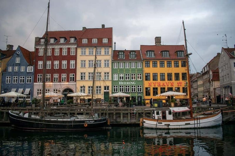 Copenhagen: Guided Bike Tour in French - City Hall and the story of modern Copenhagen