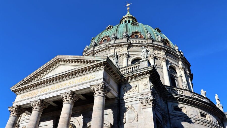 Copenhagen: Guided Walking Tour in French - The Playhouse and the royal waterfront