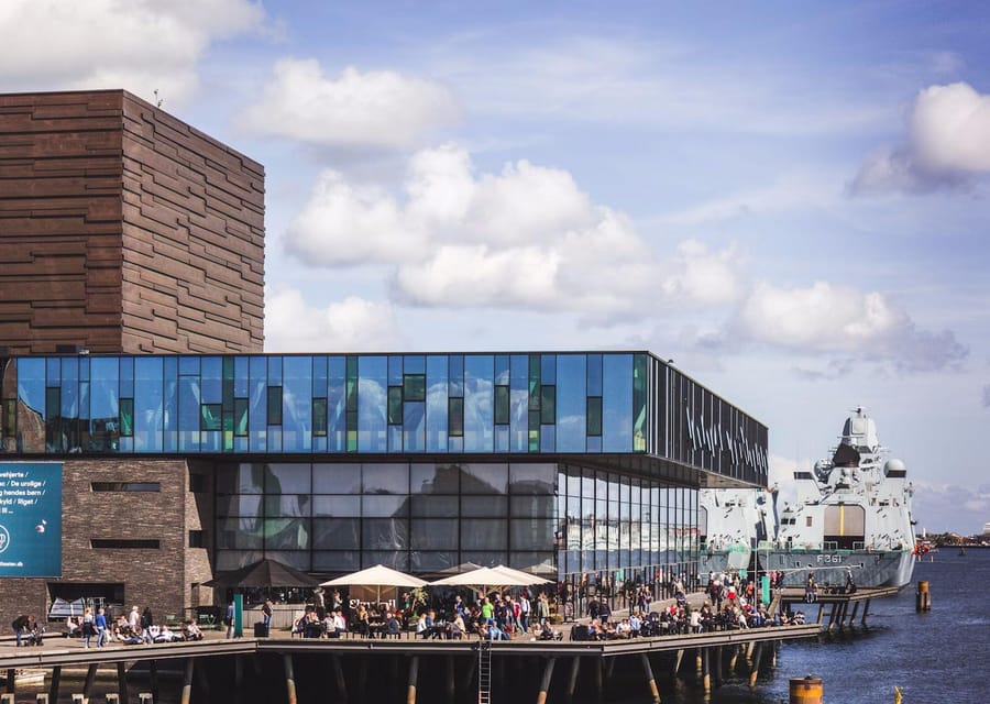 Copenhagen: Guided Walking Tour in French - Starting beside Tivoli Gardens at Vesterbrogade 4B