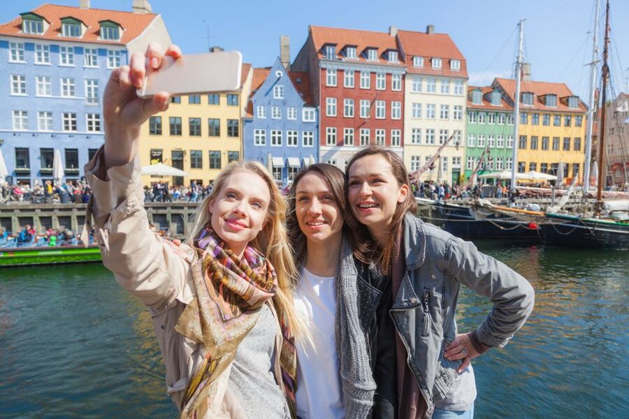 Copenhagen: Highlights & Secrets Private Walking Tour - Højbro Plads and the old center