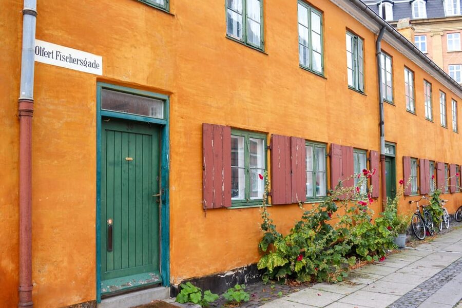 Copenhagen: Hygge & Highlights Walking Tour with Local Guide - Guide style and what the small group changes