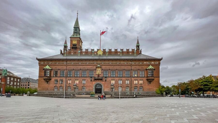 Copenhagen: Old Town and Nyhavn Private Family Tour - Choosing between two hours and three hours