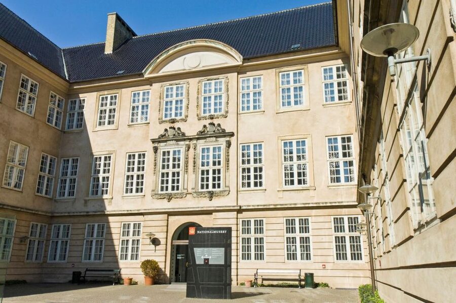 Copenhagen: Old Town and Nyhavn Private Family Tour - Languages, access, and useful planning details