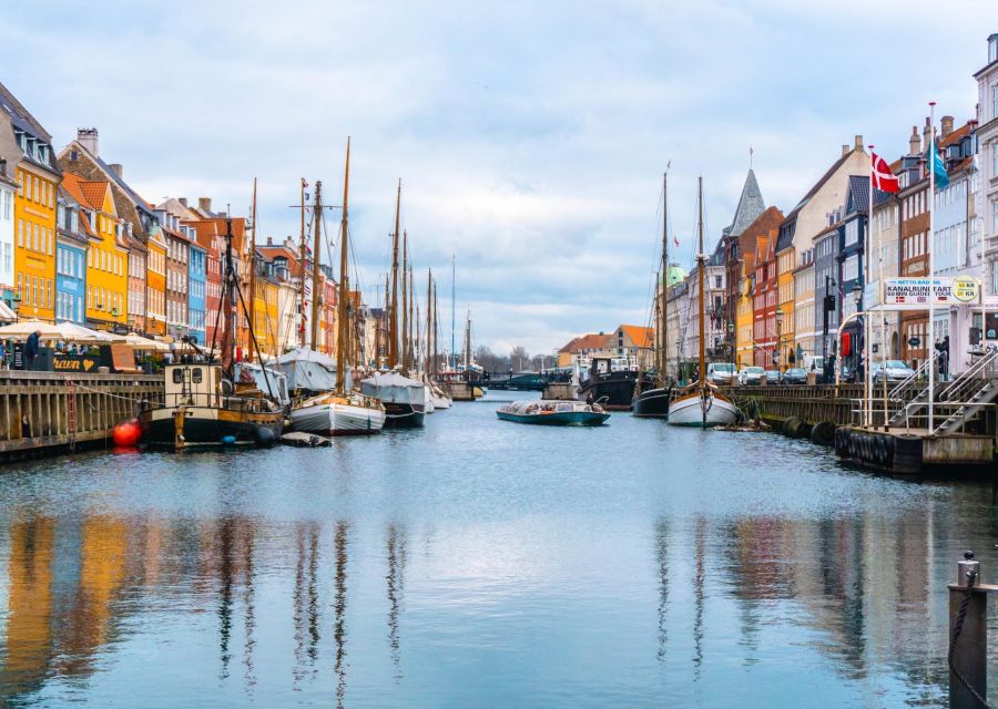 Copenhagen Private 3h biking tour - Amalienborg Palace and Copenhagen’s royal center
