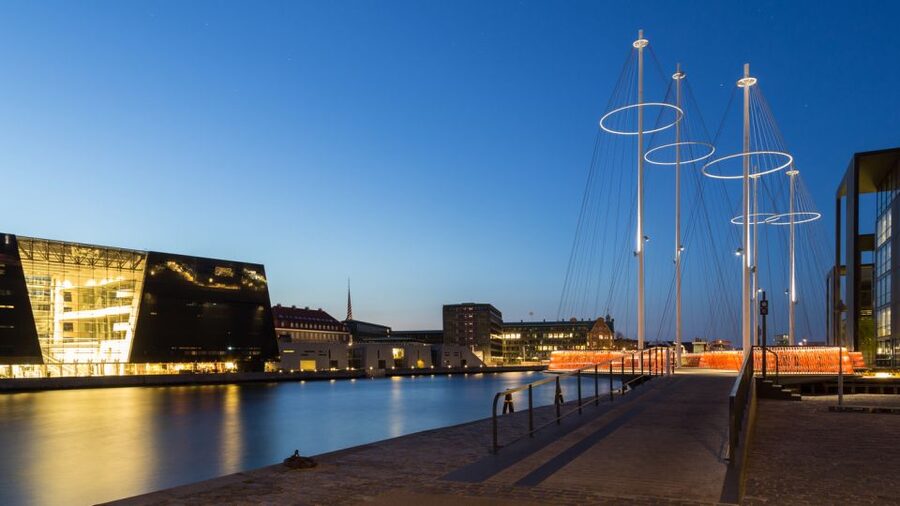 Copenhagen: Private City Walking Tour with Canal Tour Ticket - Christiansborg and the center of Danish power