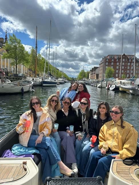 Copenhagen: Private Guided Boat Tour with City Highlights - The one-hour city route, a fast look at Copenhagen