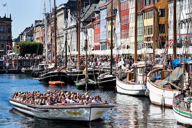 Copenhagen Sightseeing Classic Canal Tour With Live Guide - What the live guide adds