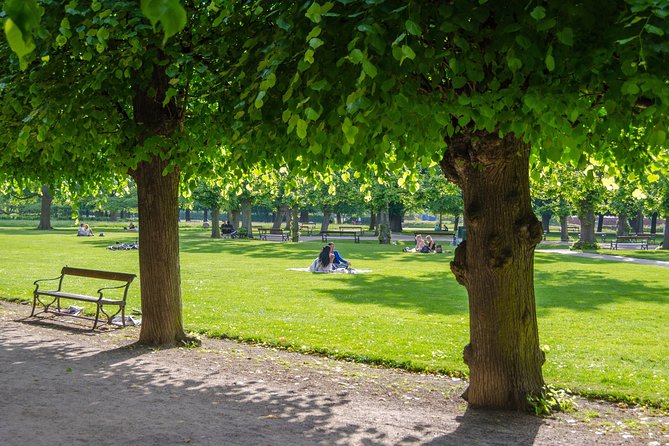 Copenhagen Walking Tour: Highlights and Hygge w/Lunch - Lunch near Nyhavn and the Copenhagen waterfront