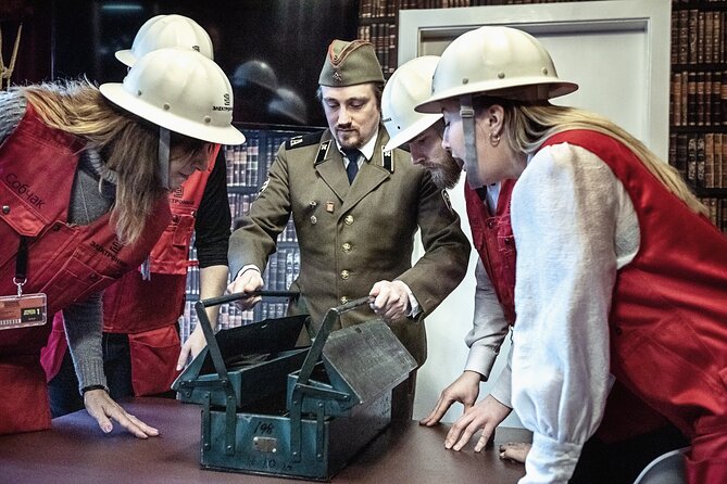 Downfall Spy Mission (Premium Private Escape Room) - Working as a private team of up to six