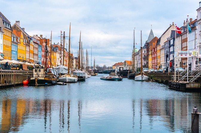 Explore Copenhagen in 60 minutes with a Local - Ending at Magasin du Nord