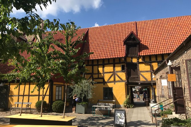 Hamlet and Sweden Tour - Two Countries in one day ! - How much guiding should you expect?