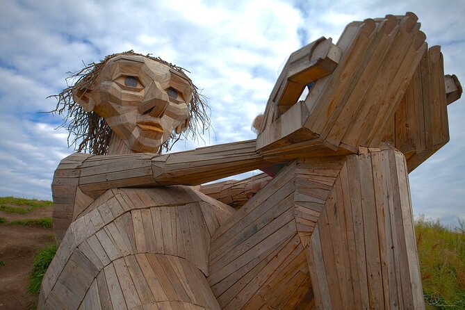 The Six Forgotten Giants Trolls Hunt with Minibus - What the minibus adds to the morning